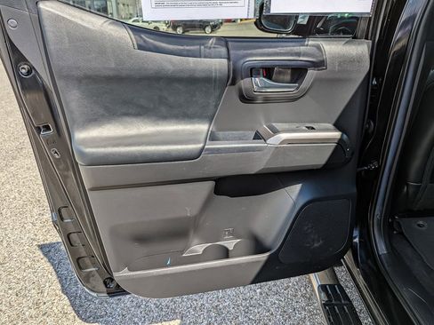 Used 2022 Toyota Tacoma Limited image 51