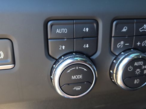 Used 2025 GMC Sierra 2500 AT4 w/ AT4 Premium Plus Package AWD/4WD image 26