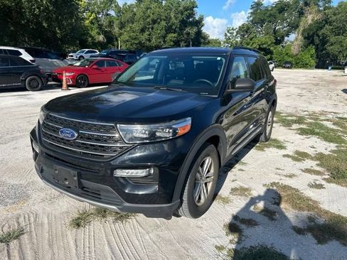 Used 2022 Ford Explorer XLT w/ Equipment Group 202A RWD image 2