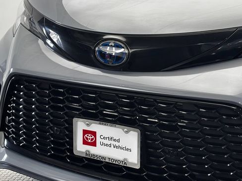 Used 2025 Toyota Sienna XSE w/ XSE Premium Package AWD/4WD image 2