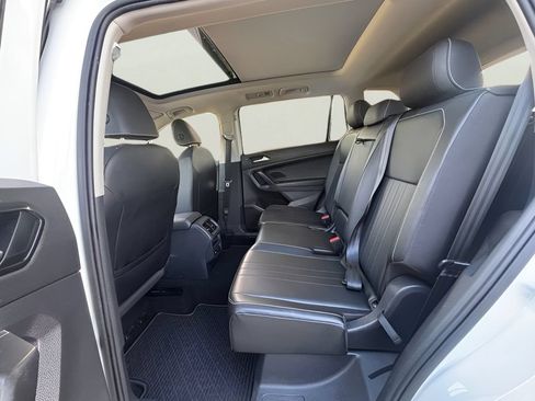 Used 2022 Volkswagen Tiguan SE w/ Panoramic Sunroof Package FWD image 49
