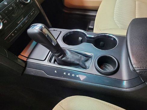 Used 2016 Ford Explorer image 26