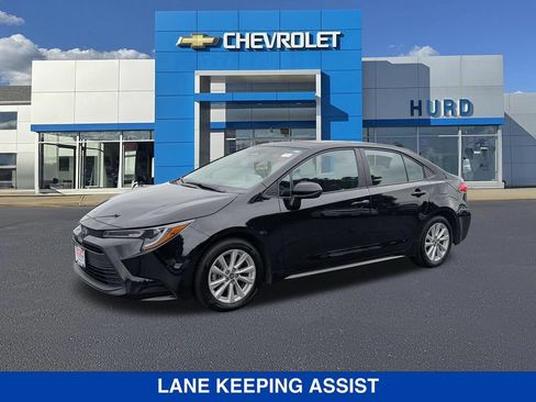 Used 2025 Toyota Corolla LE w/ LE Premium Package FWD image 8