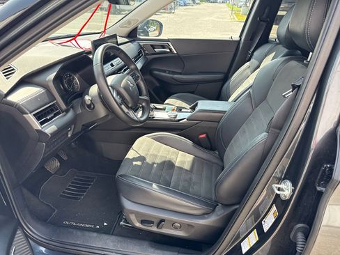 Used 2025 Mitsubishi Outlander SE FWD image 10