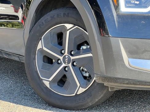 Certified 2024 Kia Niro LX image 2