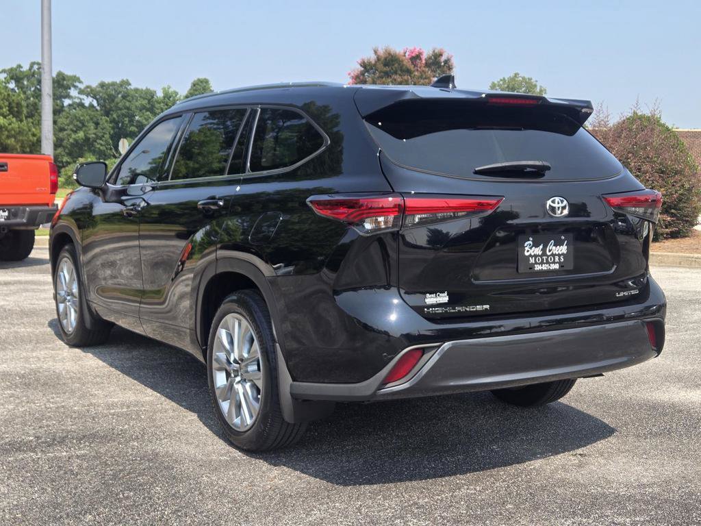 Used 2023 Toyota Highlander Limited FWD image 11
