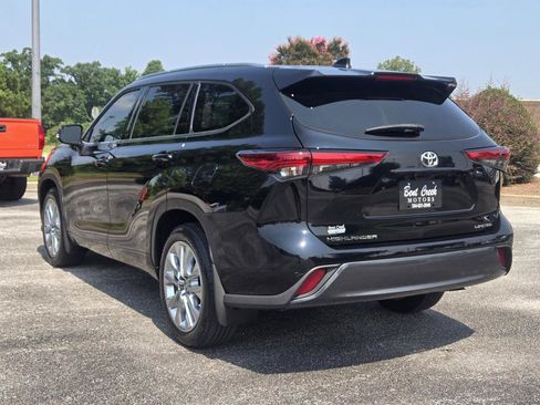 Used 2023 Toyota Highlander Limited FWD image 11