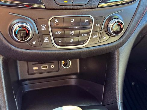 Certified 2022 Chevrolet Equinox RS w/ Infotainment Package image 21