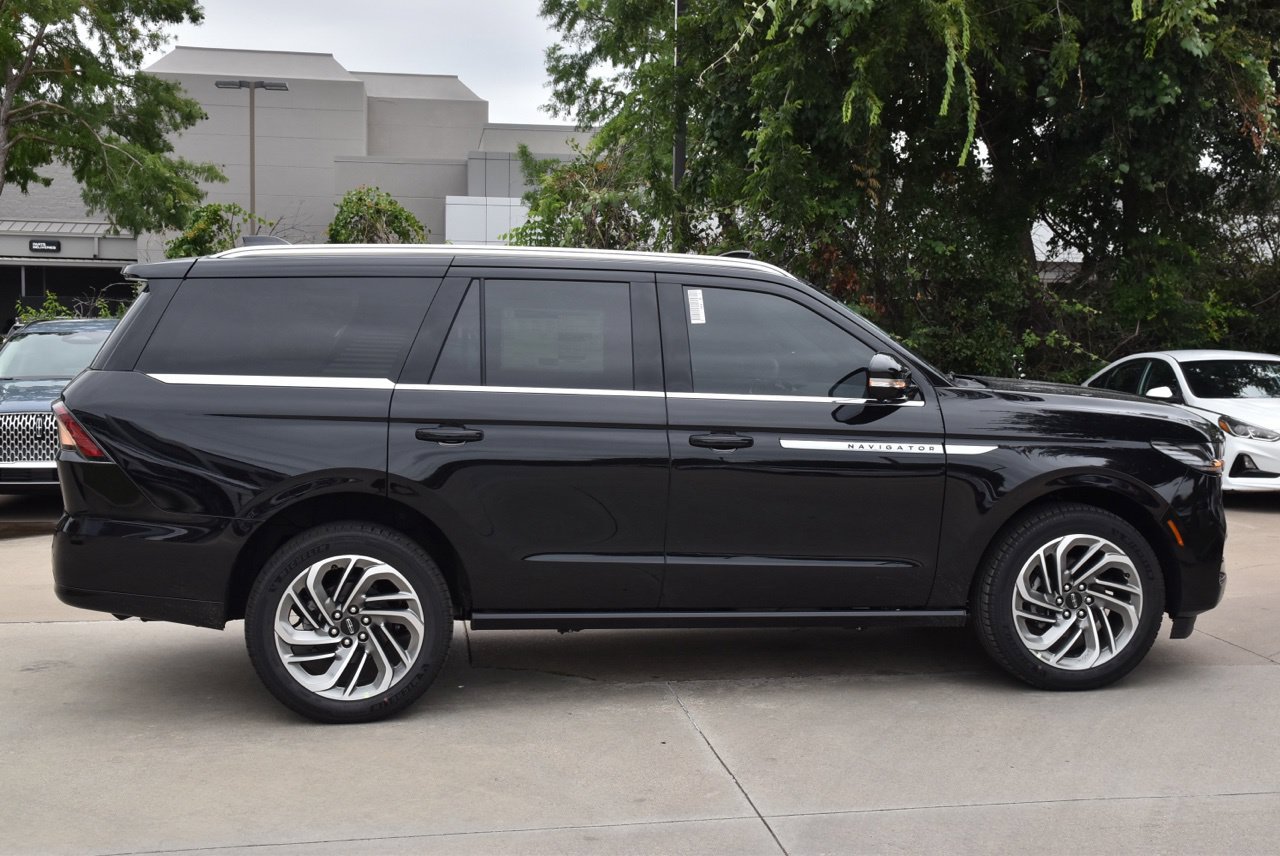New 2026 Lincoln Navigator Reserve AWD/4WD image 5