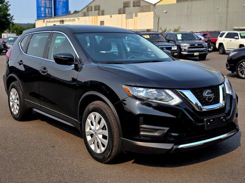 Used 2020 Nissan Rogue SV FWD image 1