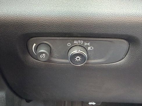 Used 2020 Chevrolet Traverse LS image 30