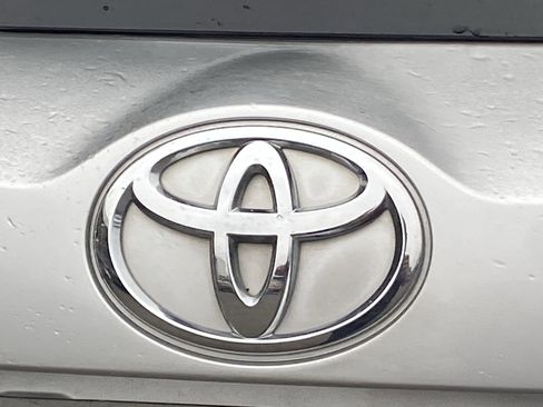 Used 2013 Toyota RAV4 XLE FWD image 4