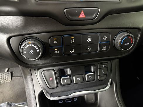 Used 2018 GMC Terrain SLE image 28