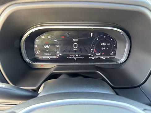 Used 2023 GMC Yukon SLT w/ SLT Premium Package image 22