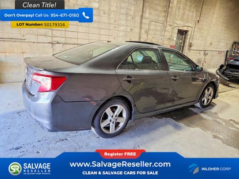 Used 2012 Toyota Camry SE w/ Convenience Pkg image 4