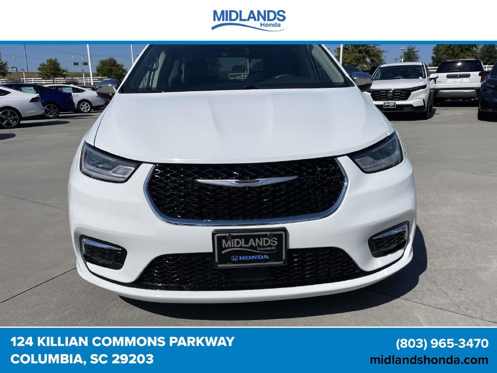 Used 2023 Chrysler Pacifica Limited FWD image 2
