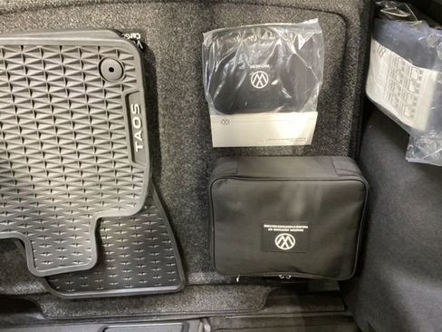 Used 2025 Volkswagen Taos SE w/ Panoramic Sunroof Package image 22