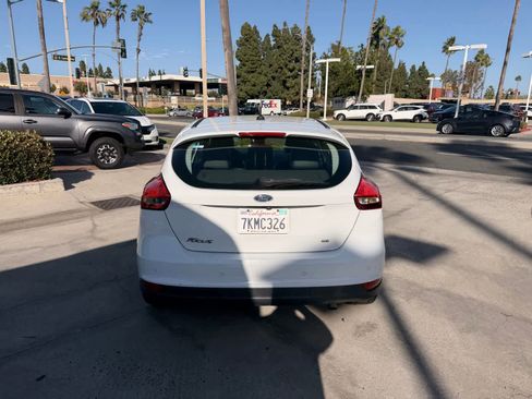 Used 2016 Ford Focus SE w/ Equipment Group 201A FWD image 4