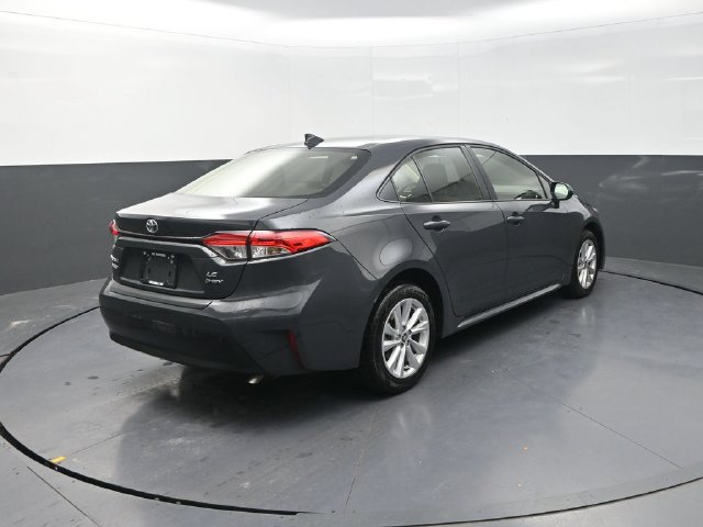 Used 2026 Toyota Corolla LE w/ LE Premium Package FWD image 8
