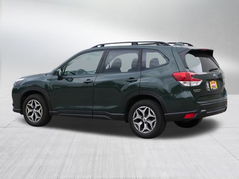 Used 2022 Subaru Forester Premium AWD/4WD image 5