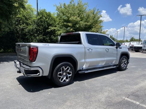 Used 2022 GMC Sierra 1500 SLT w/ SLT Premium Package AWD/4WD image 9