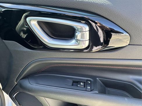 Used 2025 Jeep Compass Trailhawk image 43