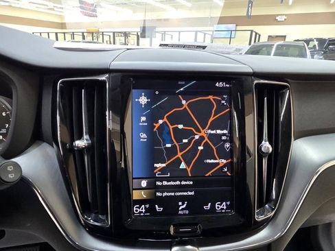 Used 2018 Volvo XC60 T5 Momentum w/ Convenience Package AWD/4WD image 32