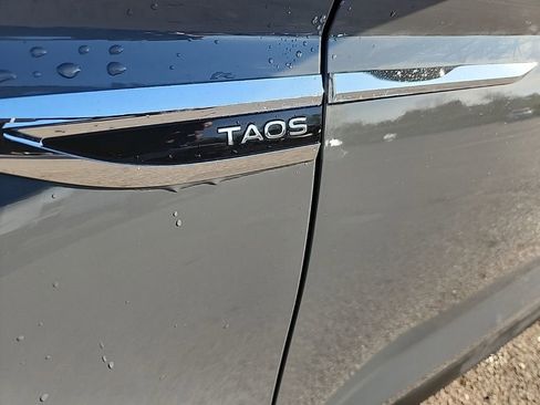 Used 2023 Volkswagen Taos SE w/ Panoramic Sunroof Package AWD/4WD image 38