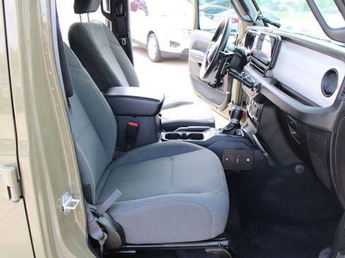 Used 2025 Jeep Wrangler Sport AWD/4WD image 46