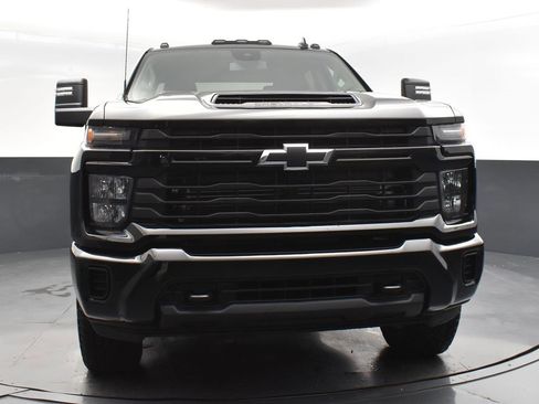 Used 2024 Chevrolet Silverado 2500 Custom w/ Custom Value Package image 10