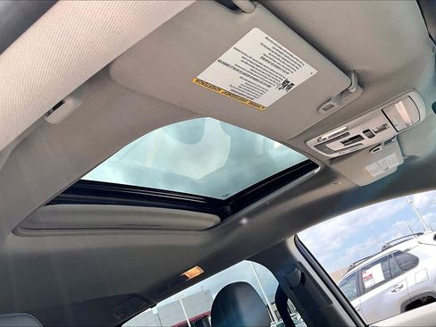 Used 2021 Toyota Sienna XLE FWD image 14