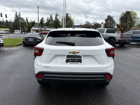 New 2026 Chevrolet Trax LS w/ LS Convenience Package FWD image 4