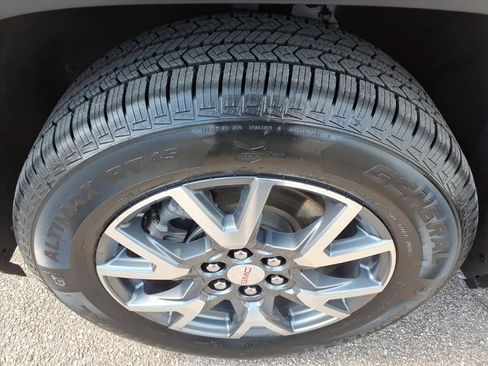 Used 2023 GMC Acadia SLT image 34