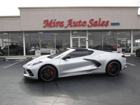 Used 2020 Chevrolet Corvette Stingray Coupe w/ Z51 Performance Package RWD image 3
