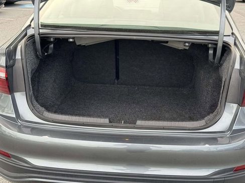 Used 2025 Volkswagen Jetta SE FWD image 13
