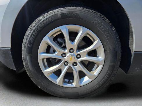 Used 2020 Chevrolet Equinox LT w/ Driver Convenience Package image 9