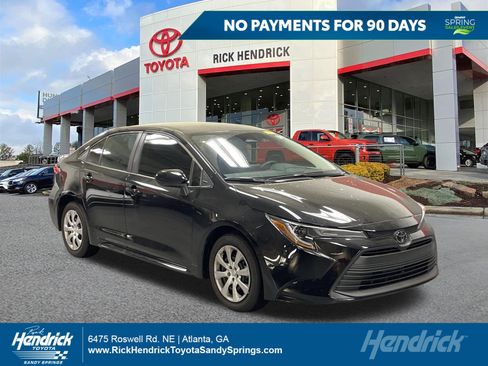 Used 2025 Toyota Corolla LE image 1