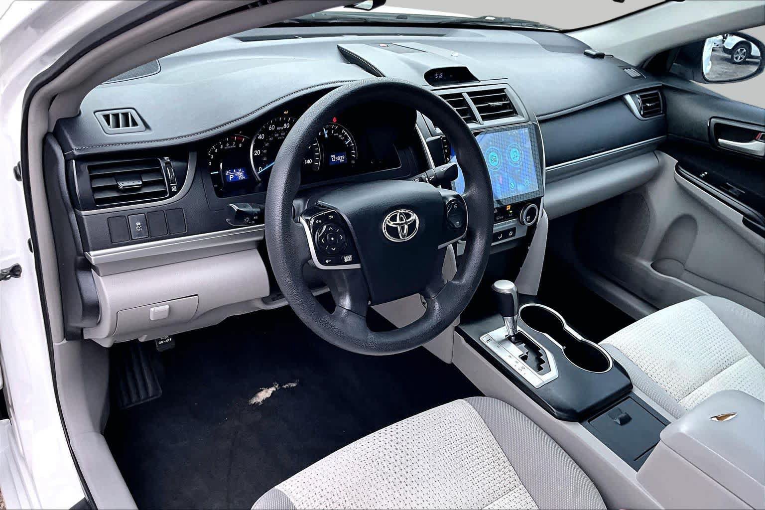 Used 2012 Toyota Camry LE FWD image 18