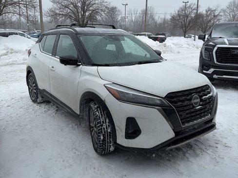 Used 2023 Nissan Kicks SR w/ SR Premium Package image 3