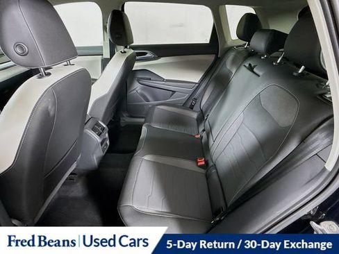 Used 2025 Volkswagen Taos SE AWD/4WD image 29