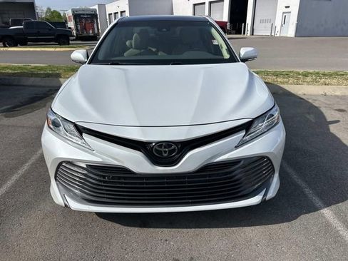 Used 2018 Toyota Camry XLE image 2