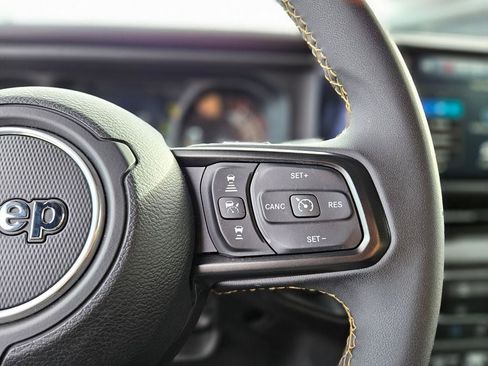 Used 2024 Jeep Wrangler Sport image 27