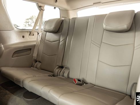 Used 2018 Cadillac Escalade ESV Luxury image 35