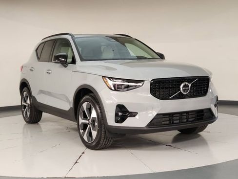 New 2026 Volvo XC40 B5 Plus w/ Protection Package Premier AWD/4WD image 7