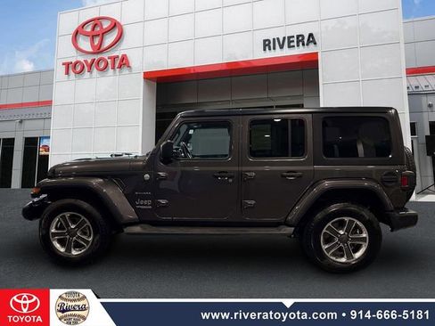 Used 2018 Jeep Wrangler Unlimited Sahara image 8