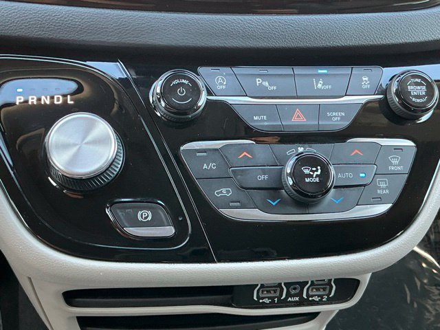 Used 2021 Chrysler Pacifica Touring-L FWD image 27