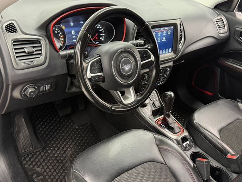 Used 2020 Jeep Compass Trailhawk AWD/4WD image 3