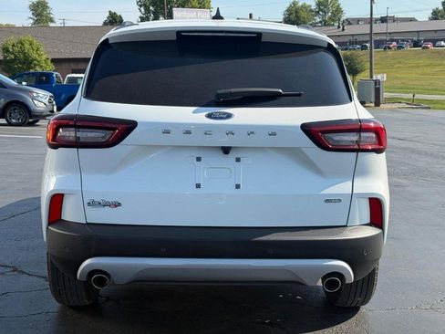 Used 2024 Ford Escape SE image 4