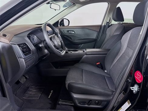 Certified 2021 Nissan Rogue SV image 6