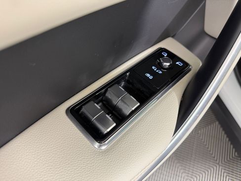 Used 2026 Jaguar F-PACE R-Dynamic S image 19